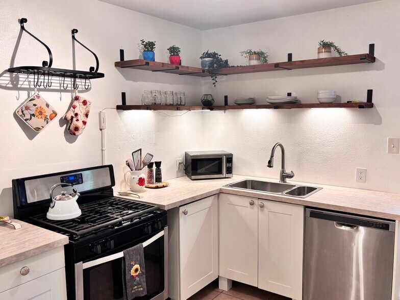 Building Photo - 5414 Bolm Rd