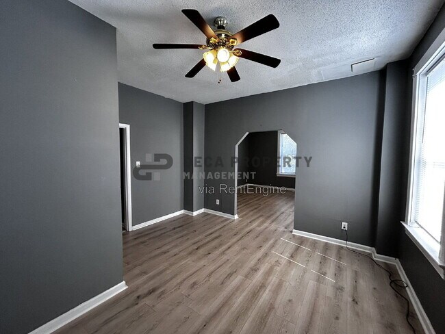 Building Photo - 1555 Salerno Dr