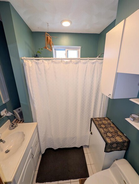 Building Photo - 50 William St