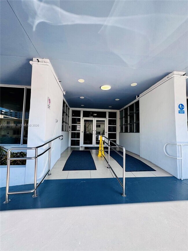 Building Photo - 401 NE 69th St