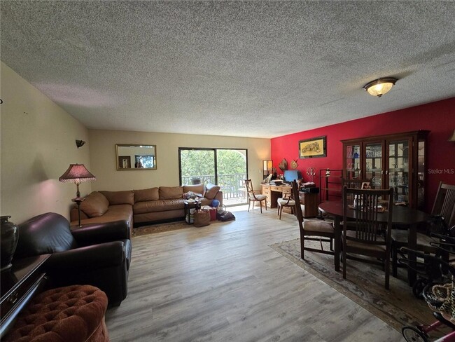 Building Photo - 105 4th Ave NE