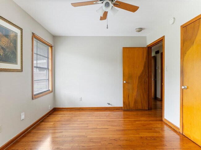 Building Photo - 2112 Hillcrest Dr