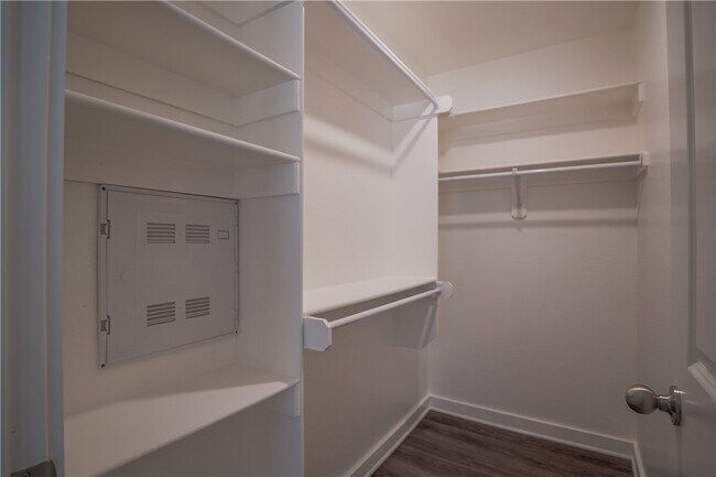 Building Photo - 748 N Honey Locust Bnd