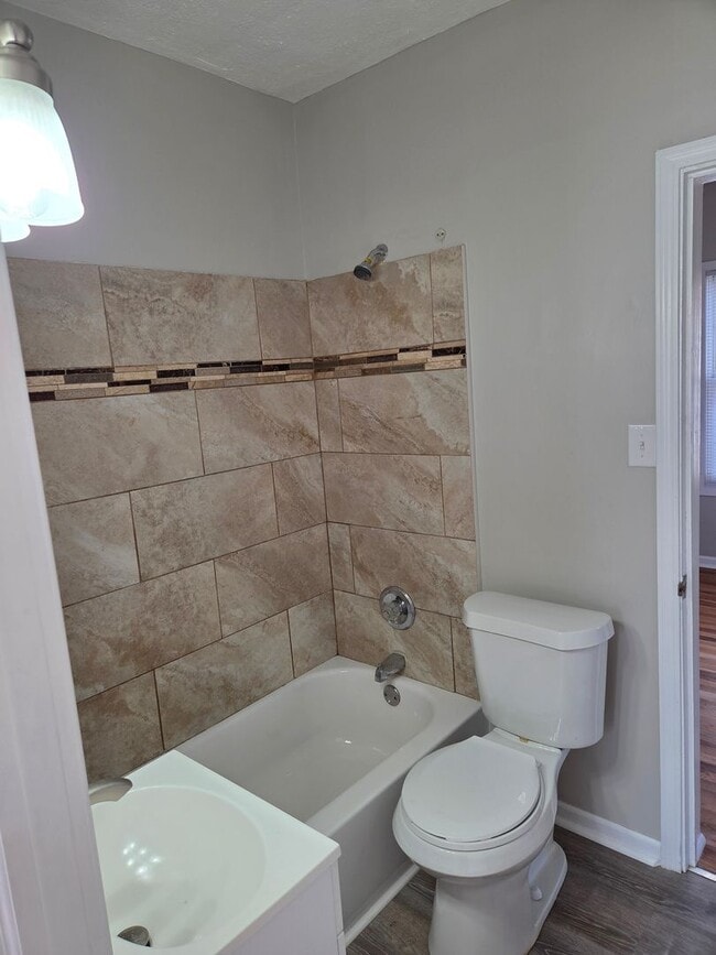 Building Photo - Aksarben 3 bed 2 bath 1 car garage newly remodeled, witb a fenced in backyard!