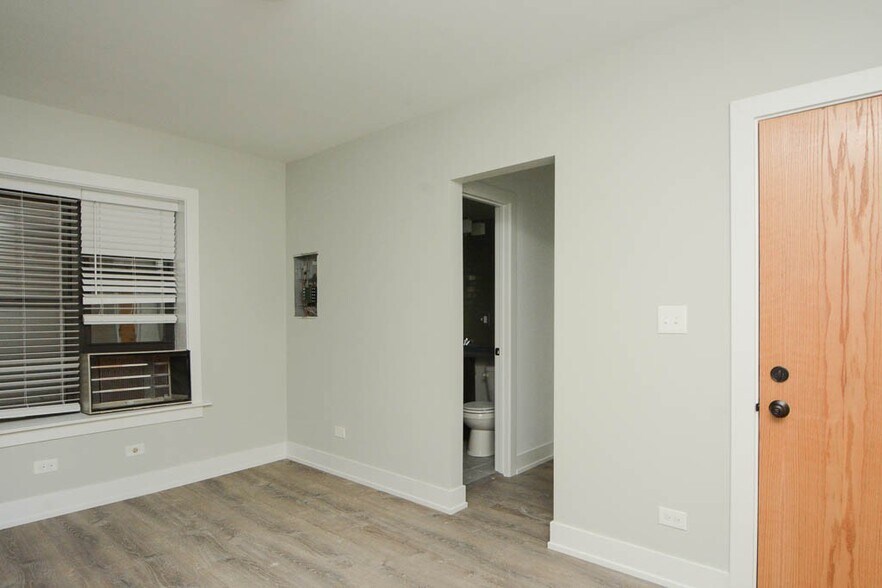 Building Photo - 432.5 W Belden Ave
