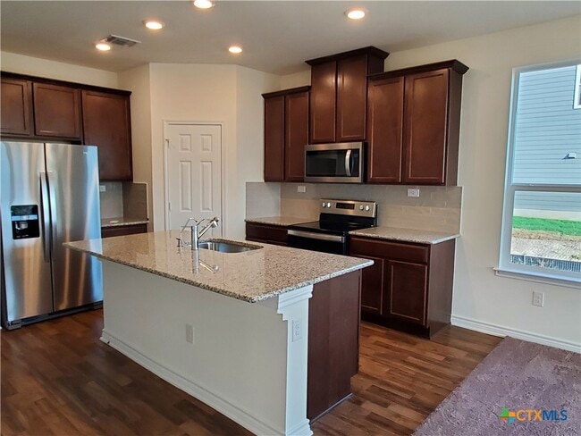 Building Photo - 4005 Woodside Dr