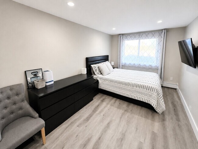 Building Photo - 8810 Briar Ct
