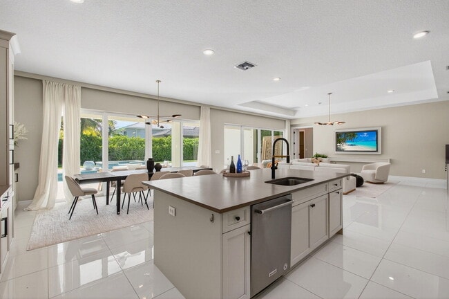 Building Photo - 19886 Meadowside Ln