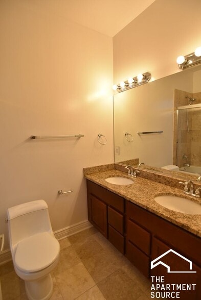 Building Photo - 5142 N Clark St