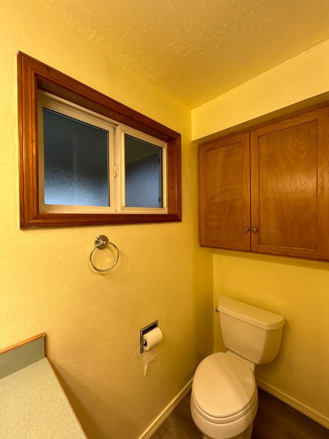 Building Photo - 3 Bedroom / 2 Bathroom in Bend's Orchard D...
