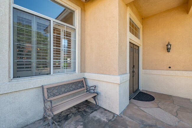 Building Photo - 10919 Mirador Dr