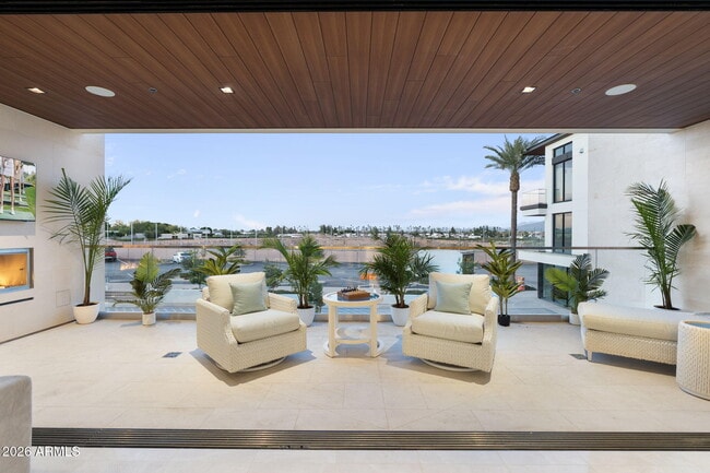 Building Photo - 6587 N Palmeraie Blvd