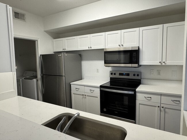 Building Photo - 5536 Metrowest Blvd