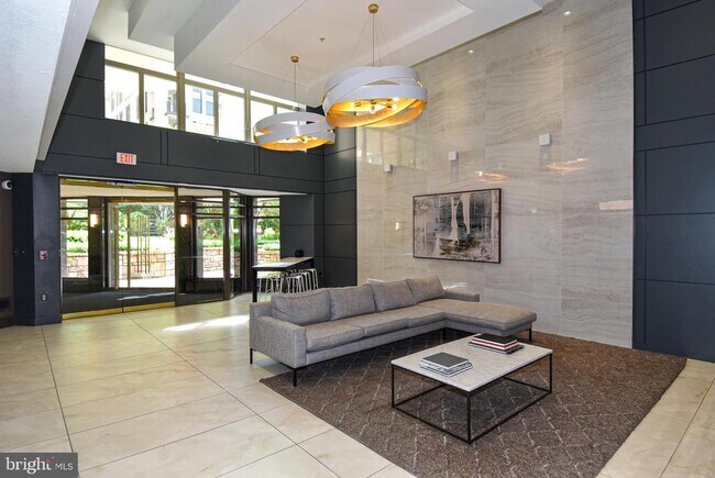 Building Photo - 7111 Woodmont Ave
