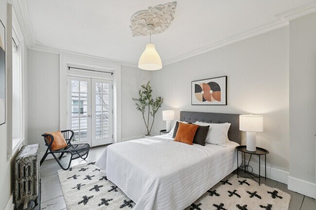 Building Photo - 1228 Catharine St