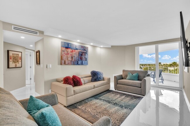 Building Photo - 550 S Ocean Blvd