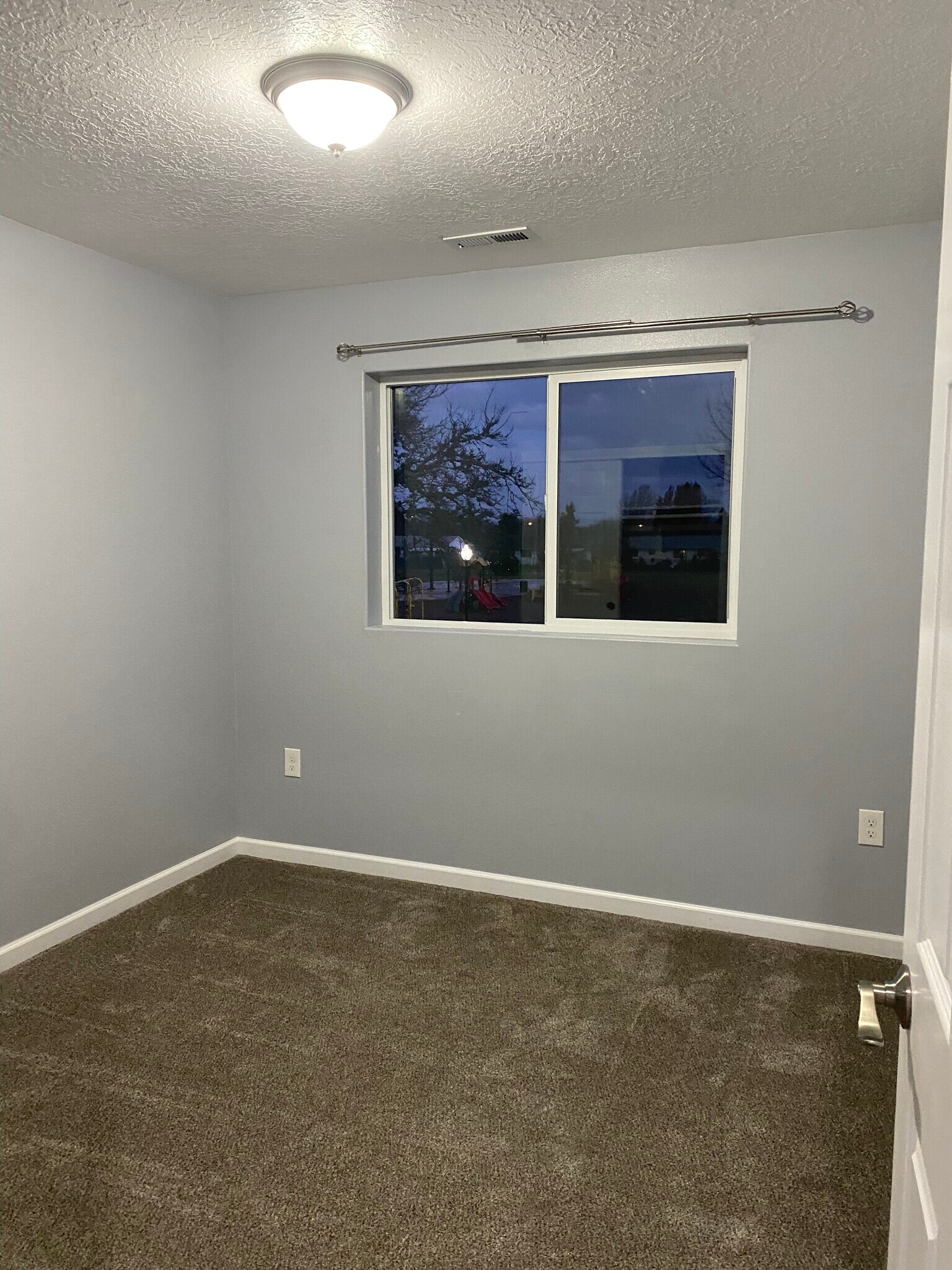 1 of two other bedrooms besides master - 2209 Jefferson Ct SE
