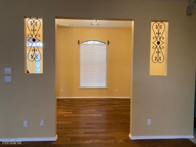 Building Photo - 4 br, 3 bath House - 3003 Onate Rd