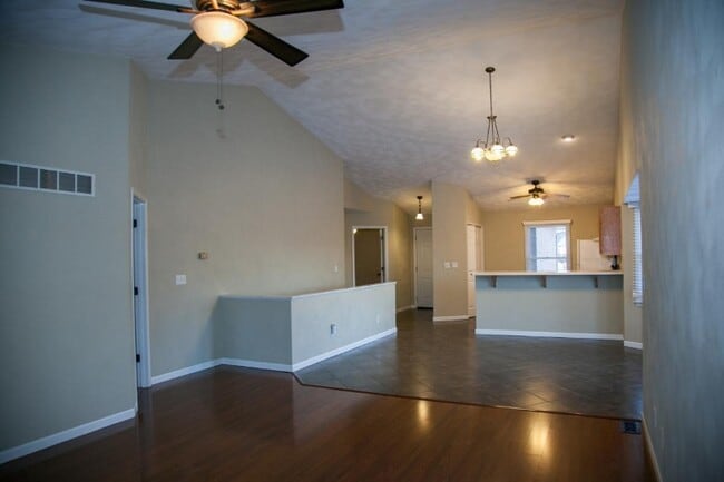 Building Photo - 33 Old Orchard Ln