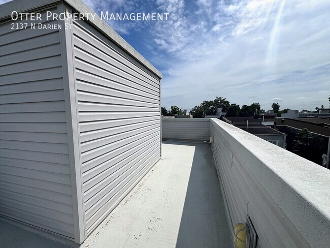Building Photo - 2137 N Darien St