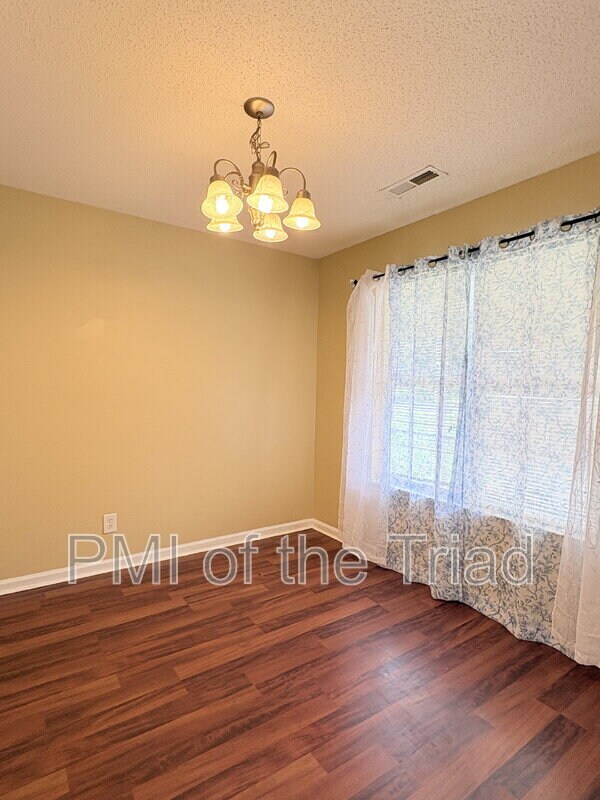 Building Photo - 152 Drewsbury Dr