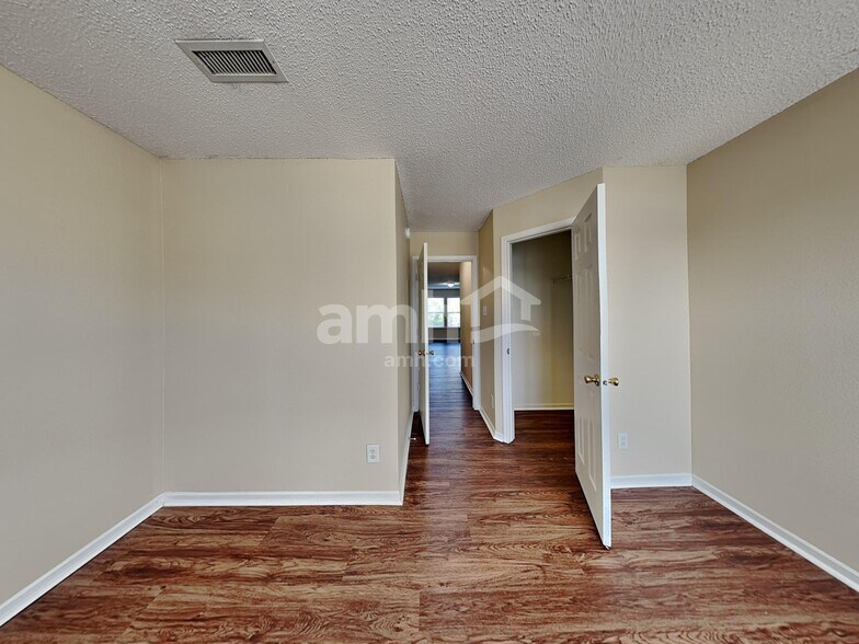 Building Photo - 24 Winterwood Dr