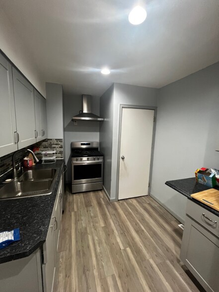 Building Photo - 2303 2nd St