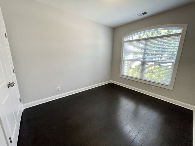 Building Photo - Three Bedroom, Cypress Ridge Townhouse!