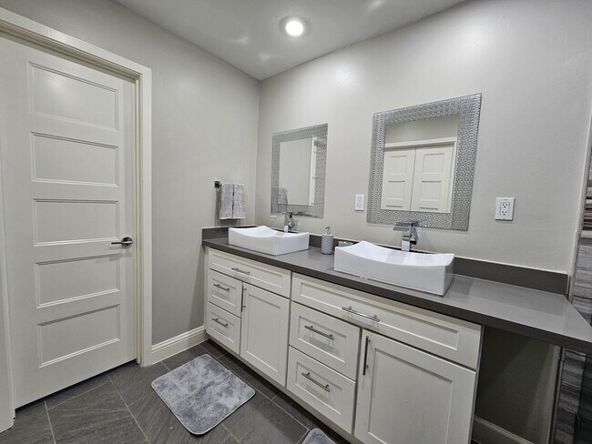Master Bath Photo 1 - 5027 Wigton Dr