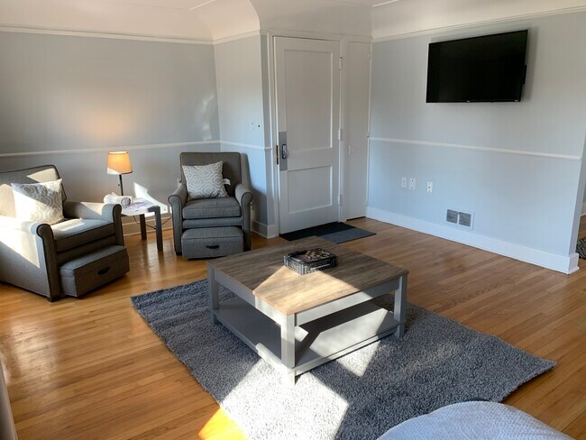 Building Photo - 1222 Beaconsfield Ave