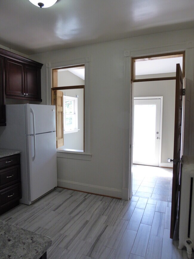 Building Photo - 218 9th St NE