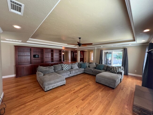 Building Photo - Stunning Country property in Oakdale!