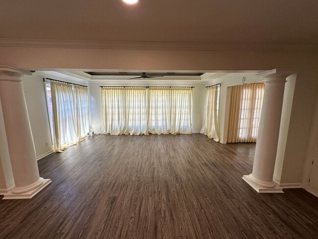 Building Photo - 289 Woodmont Dr