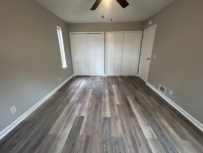 Building Photo - 240 Jamil Rd