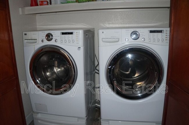 Building Photo - 5756 W Del Rio St