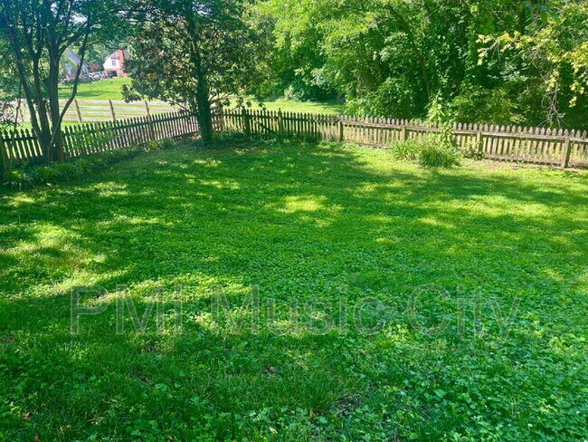 Building Photo - 333 Springhouse Cir