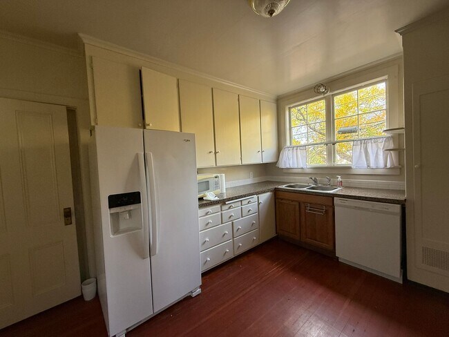 Building Photo - 5770 26th Ave NE