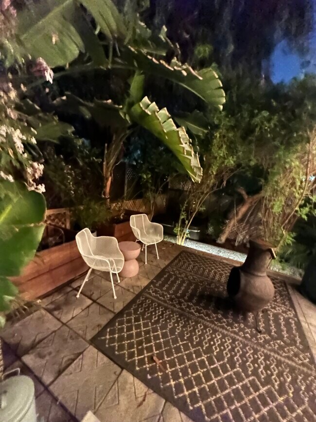 Building Photo - 2026 Holly Hill Ter