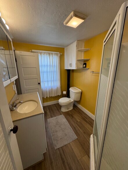 Building Photo - 11 Lincoln Ave