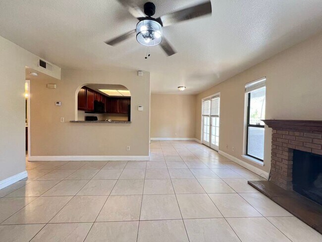Building Photo - Charming home located in  Henderson