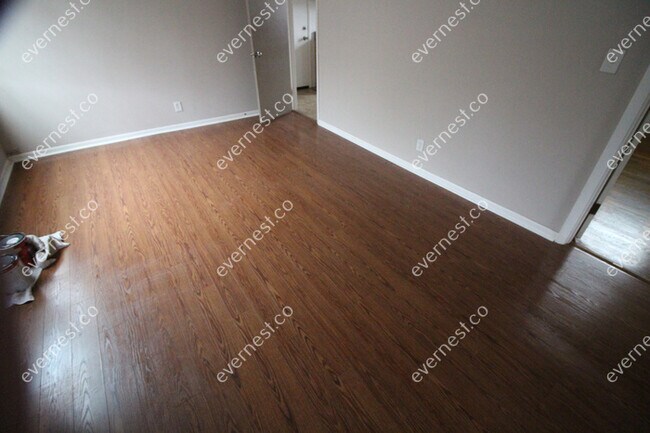 Building Photo - 3 bed / 1 bath
