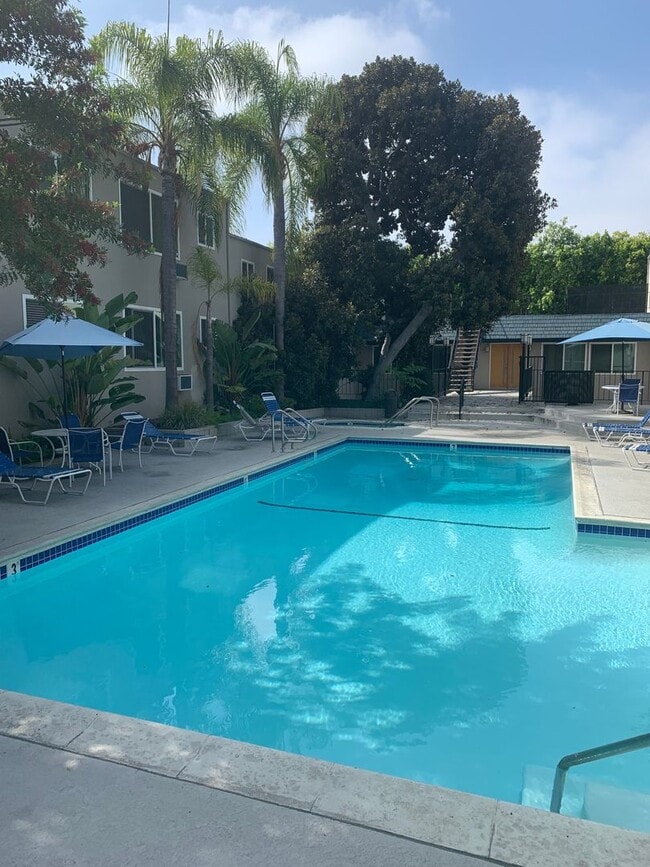 Building Photo - PRIME WEHO LOCATION- 1BEDROOM CONDO FOR LEASE