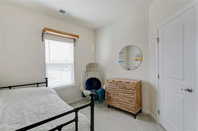 Building Photo - Beautifully Designed Townhome with Modern ...