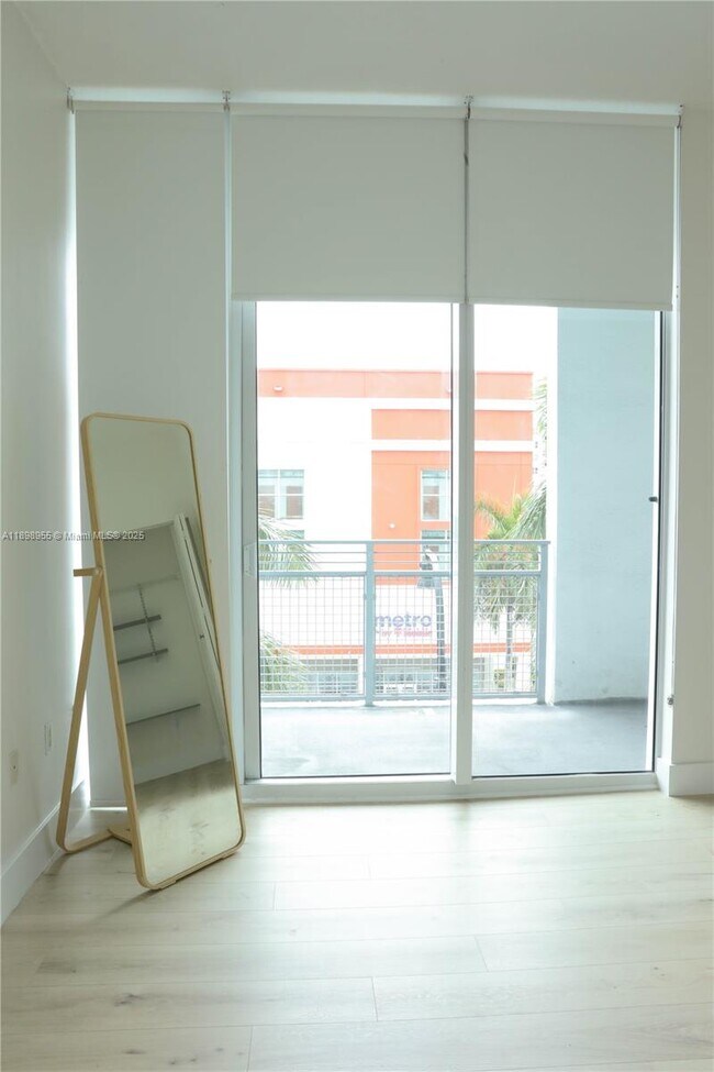 Building Photo - 350 NE 24th St