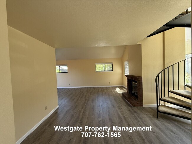 Building Photo - 1453 Capri Ave