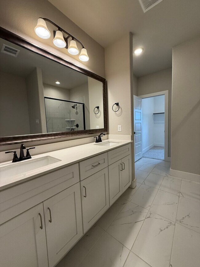 Building Photo - 3/2/2 GODLEY ISD - CUSTOM Upgrades Pets Welcome Commuter Friendly