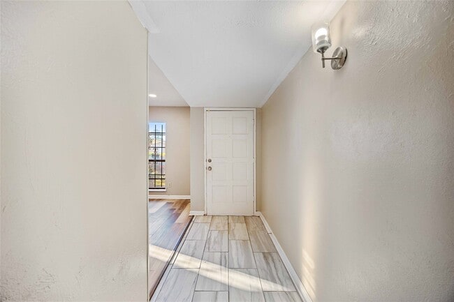 Building Photo - 14515 Merry Meadow Dr