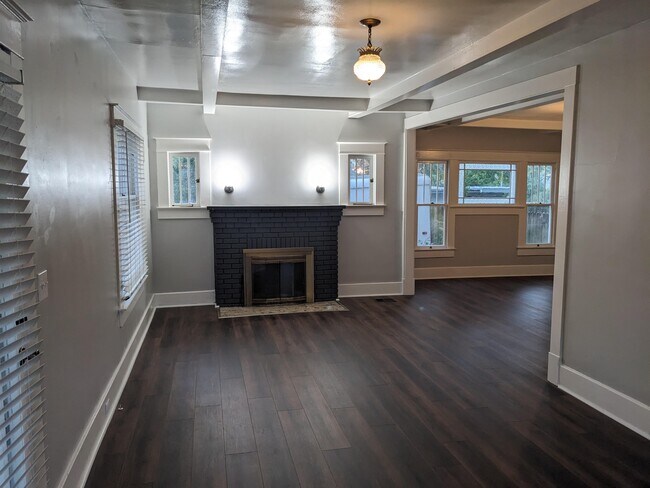 Primary Photo - 7327 1st Ave N