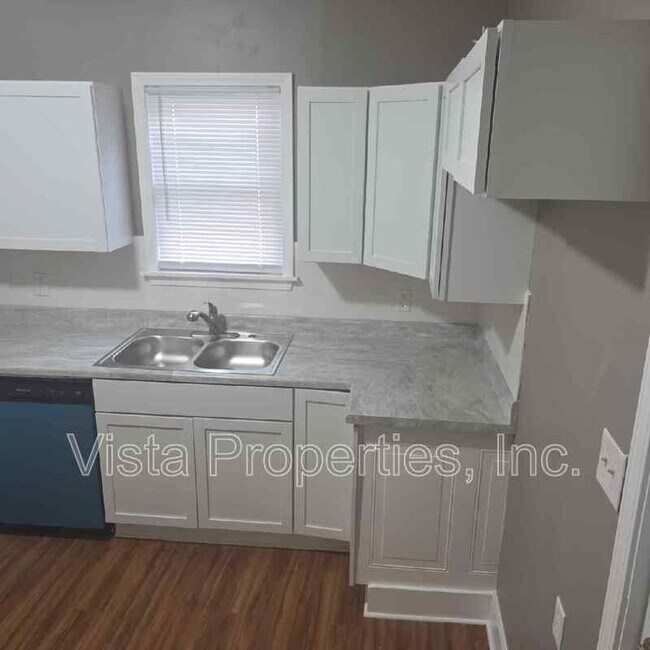 Building Photo - 835 S 38th St