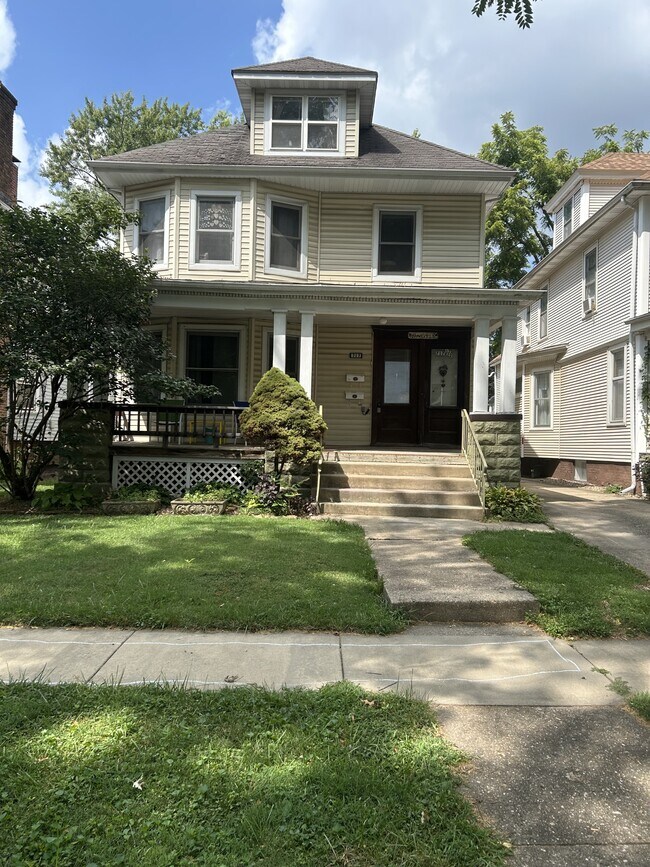 Primary Photo - 717 S Douglas Ave